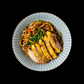 Udon z kurczakiem Tonkatsu