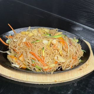 118.Spaghetti di riso con frutti di mare alla piastra