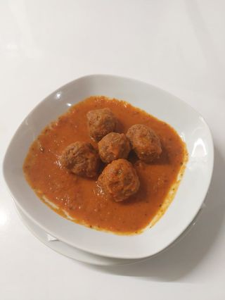 Кюфтета с доматен сос 