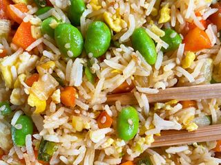 Riso saltato con verdure cinese sotto in aceto