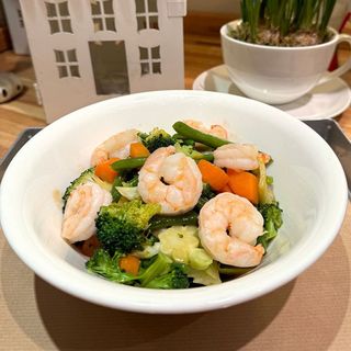 WOK DI VERDURE CON RISO VENERE E MAZZANCOLLE*