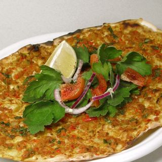 Lahmacun (pizza turco)con carne de Kebap 