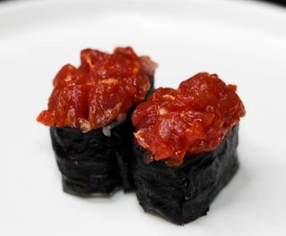 Gunkan con tartara tonno