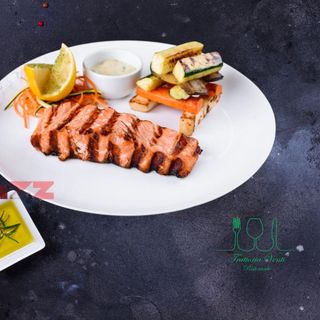 Somon cu legume la gratar  si sos alioli 230g/200g/50g