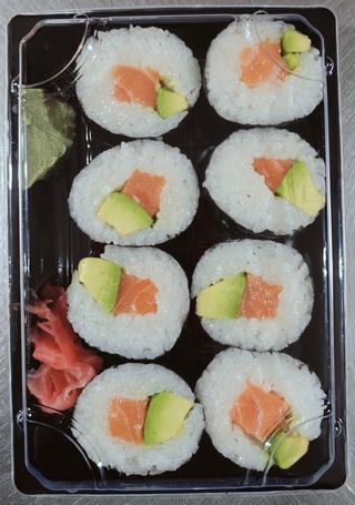 Maki De Salmón Con Aguacate (8 Pzs.)