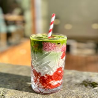 Truskawkowa Iced matcha