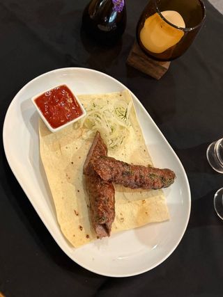 Люля-кебаб з соусом сацебелі (200/50/50г)