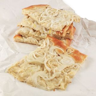 Striscia di focaccia con cipolla
