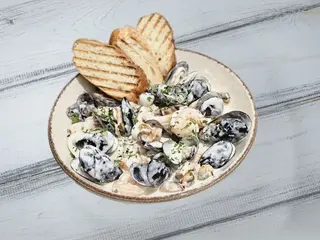 Плато морепродуктів у вершковому соусі (870/40g)
