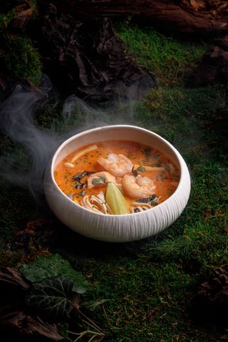Tom yum cu somon și creveți