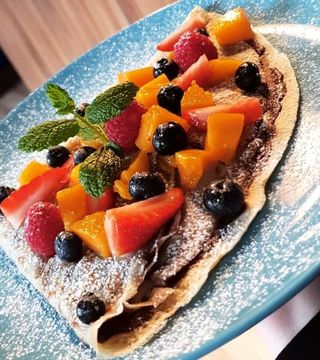 10- Mały naleśnik z nutelą i owocami