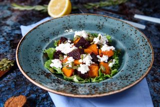 Салат со свеклой и запечённой тыквой