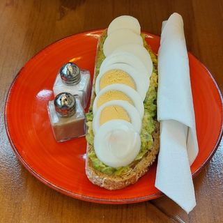 Tostada Aguacate y Huevo 