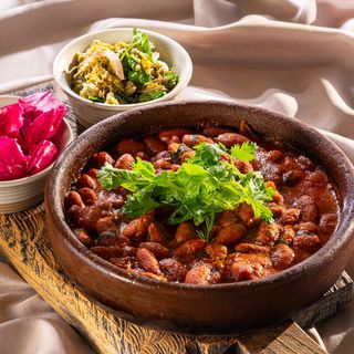 ლობიო ხარკალია ჯონჯოლით და წითელი კომბოსტოთი