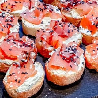 Bruschete cu somon fume