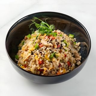 Жареный рис с курицей