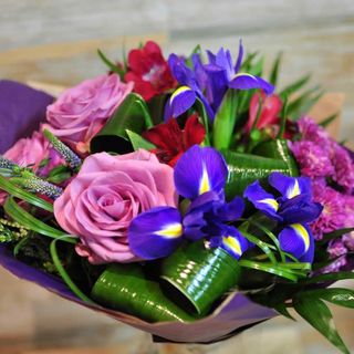 Buchet cu Alstroemeria Roșie