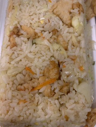 22. Пържен ориз пилешко, зеленчуци и яйца (900г)