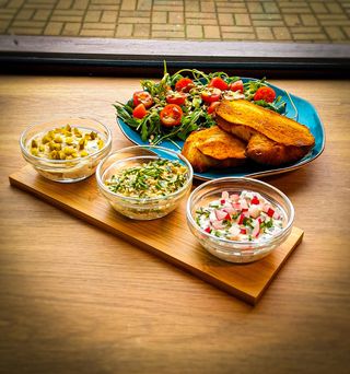 Chałka ze smarowidłami