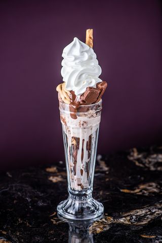 Kinder Bueno Tower Sundae