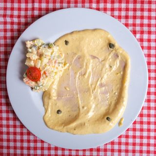 Tonnato della casa con capperi e insalata russa 