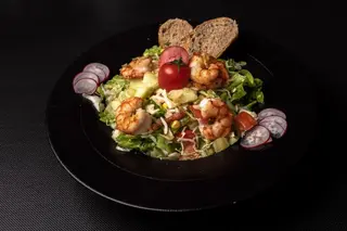 Salata sa kozicama