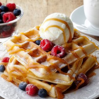 Gofre Con Chocolate Y Nata (Porción)