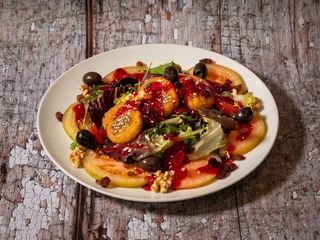 Ensalada De Queso De Cabra Rebozado