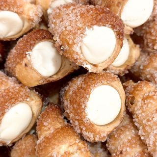 Cannoli de hojaldre cappuccino (1 ud.) 