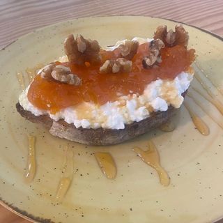 Tosta de Requeijão, Doce de Abóboras e Nozes