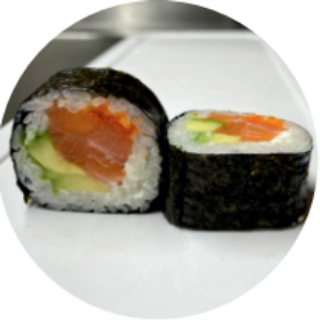 104 Futomaki De Aguacate Con Queso Y Salmón Con Masago (4 Uds.)