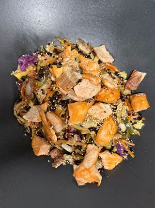 Verdure, salmone e riso venere