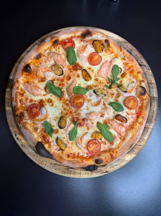 Пицца с морепродуктами/ Pizza cu fructe de mare