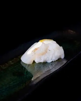 Vieira tostada con aroma de yuzu
