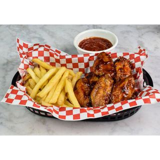 Chicken Wings (12) With Chips Large