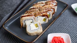 Филадельфия с угрем (260г)