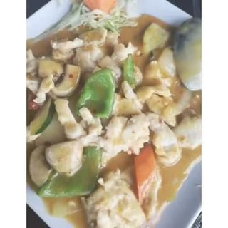 Pollo Con Salsa Curry Y Verduras