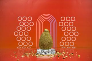 Arancina con pesto di pistacchio di Bronte e mozzarella di bufala ( vegetariana )