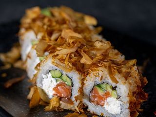 Рол Боніто зі стружкою тунця