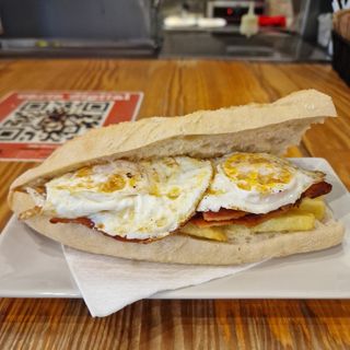 Bacon, huevo, patatas 