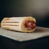 Хот-дог з баварською ковбаскою