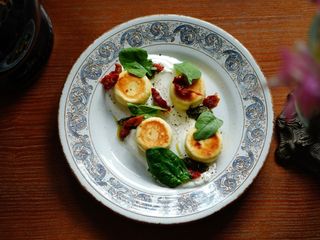 Сирники зі сметаною песто та вяленими томатами (275г)