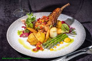 Steak de porc & cartofi cu rozmarin.