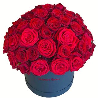 წითელი ვარდები შავი ყუთით (30)