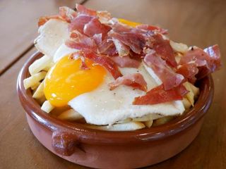 HUEVOS CABREAOS CON JAMON