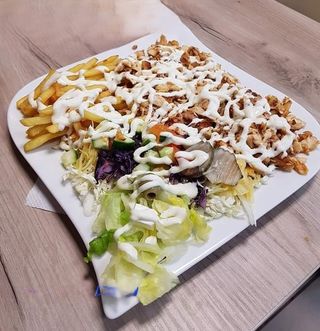 Talerz mięso kraftowe z surówkami