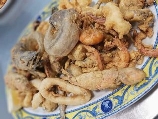 Fritura De Pescado De La Casa Para 2 Personas