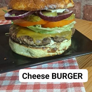 Cheese burger z frytkami 