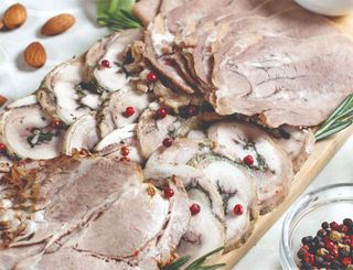 ხორცის ასორტი პირშუშხით