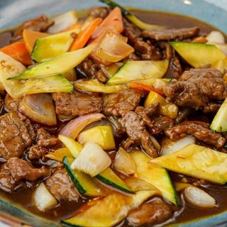 75. Ternera con salsa picante